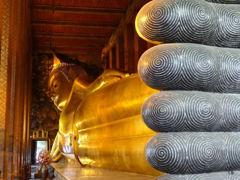 Bangkok Temple - Wat-Pho Reclining Buddha